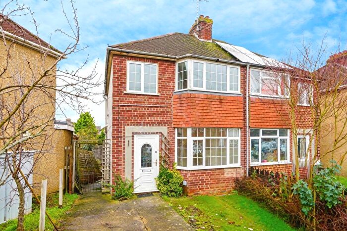 3 Bedroom Semi Detached House For Sale In Fergusson Road, Banbury, Oxfordshire, OX16