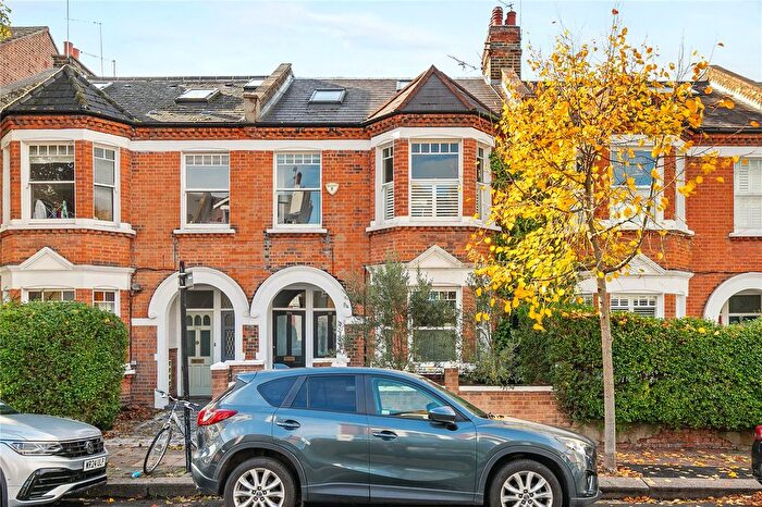 3 Bedroom Maisonette To Rent In Barmouth Road, London, SW18