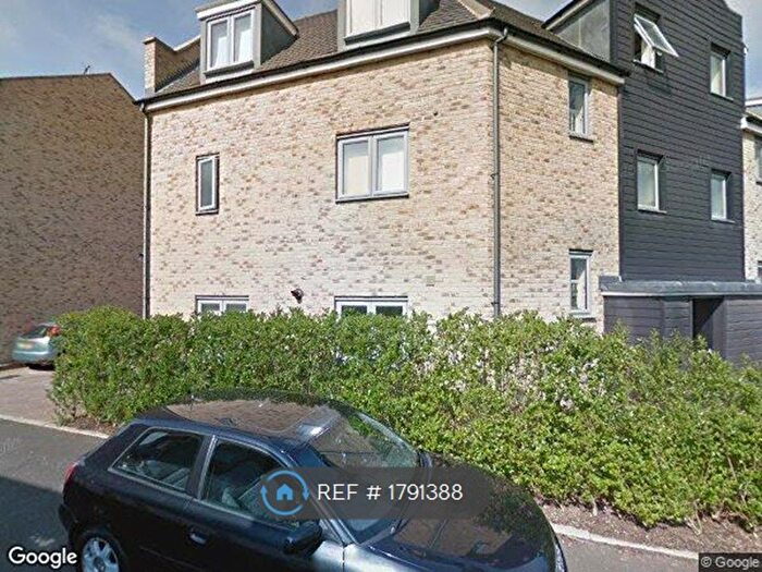 7 Bedroom Semi-Detached House To Rent In Gladeside, Cambridge, CB4