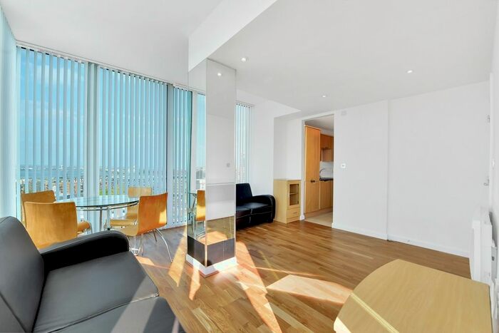 2 Bedroom Flat To Rent In Maritime House, Greens End, London, SE18