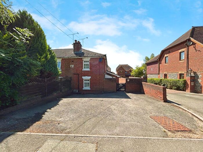 3 Bedroom Semi-Detached House To Rent In Burnetts Lane, Horton Heath, SO50