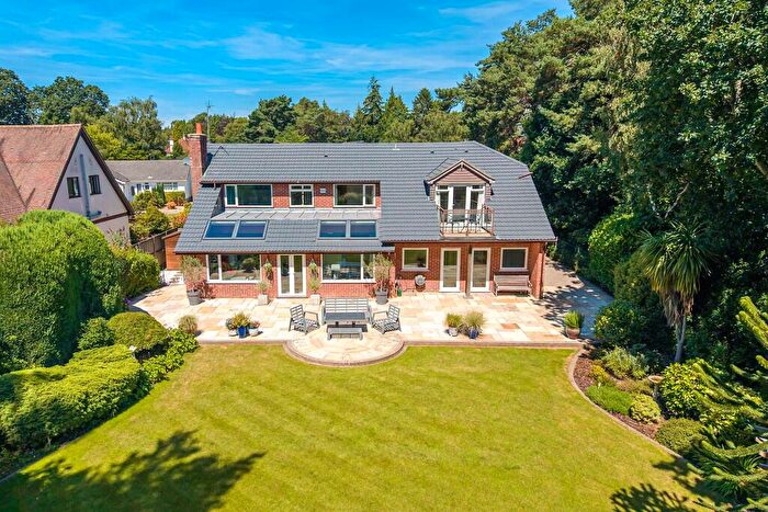 5 Bedroom Detached House For Sale In Merriefield Avenue, Broadstone, BH18