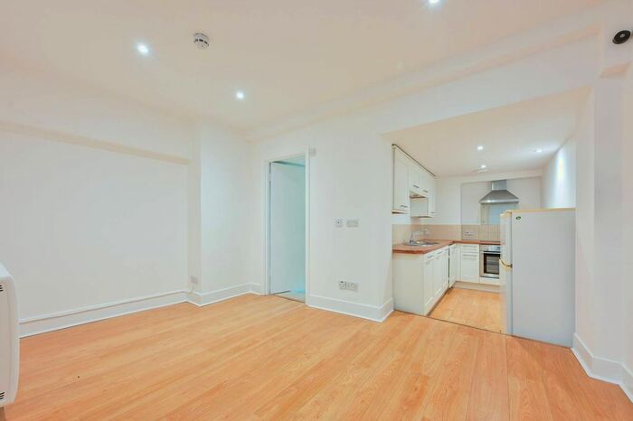 1 Bedroom Flat To Rent In Portsmouth Road, Guildford, GU2