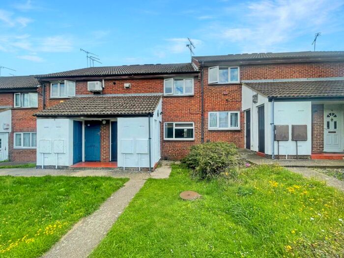 1 Bedroom Ground Maisonette To Rent In Leygreen Close, Luton, LU2