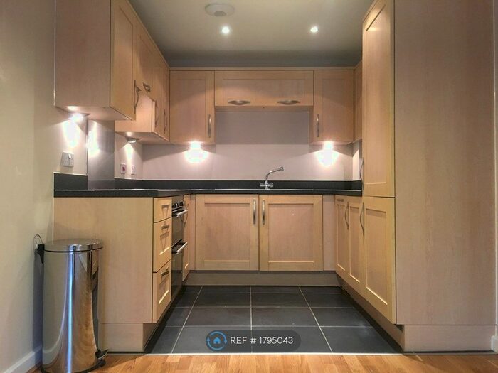 2 Bedroom Flat To Rent In Peppermint Road, Hitchin, SG5