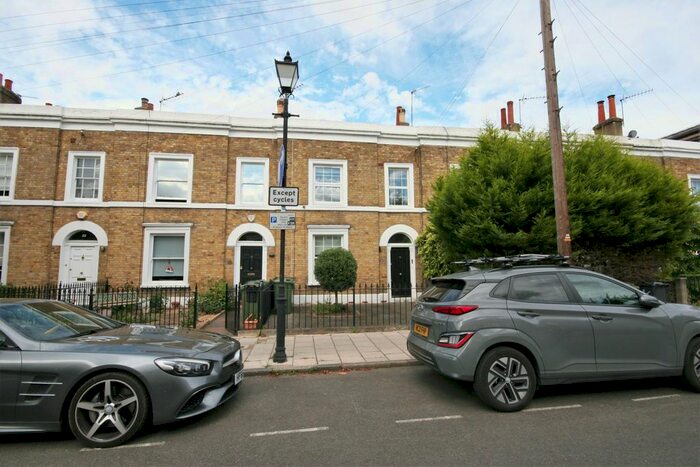 2 Bedroom Flat To Rent In Claylands Road, London, SW8