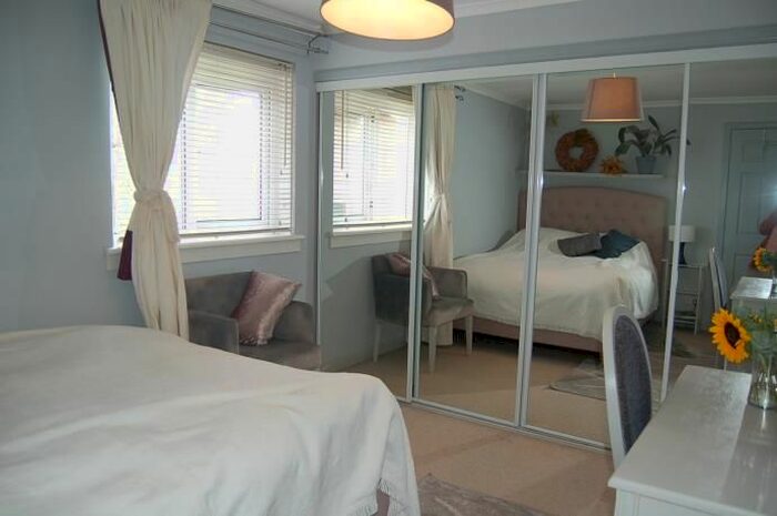 1 Bedroom Flat To Rent In Hoseason Gardens, Edinburgh, EH4