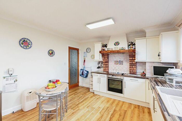2 Bedroom Flat For Sale In North Promenade, Lytham St. Annes, Lancashire, FY8