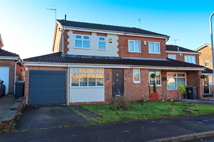 3 Bedroom Semi-Detached House For Sale In Acorn Avenue, Giltbrook, Nottingham, NG16