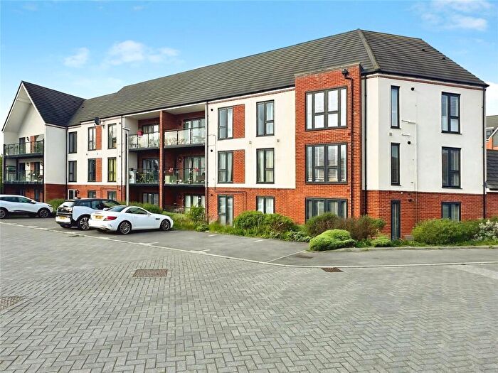 2 Bedroom Apartment For Sale In Beechey Place, Wokingham, Berkshire, RG40