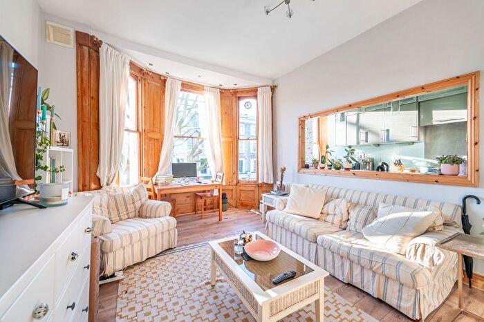 1 Bedroom Flat To Rent In Westbourne Park Road, Westbourne Park, London, W11