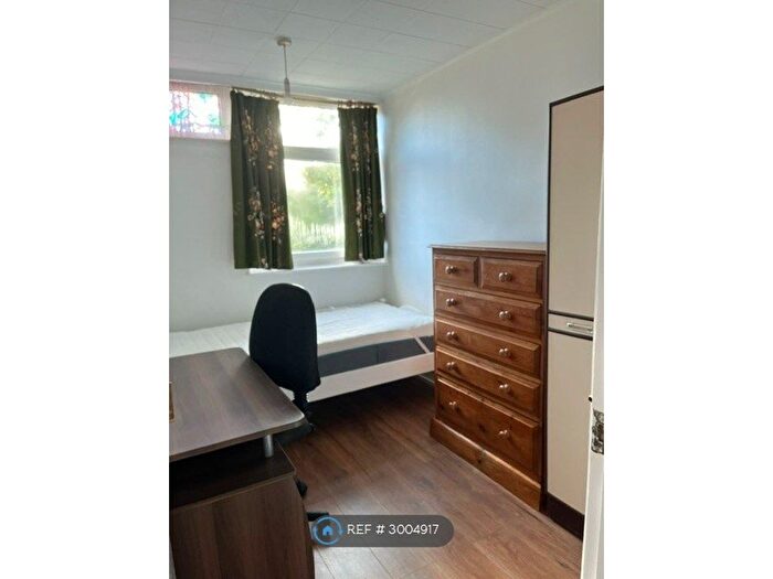 4 Bedroom Flat To Rent In Leopold St, London, E3