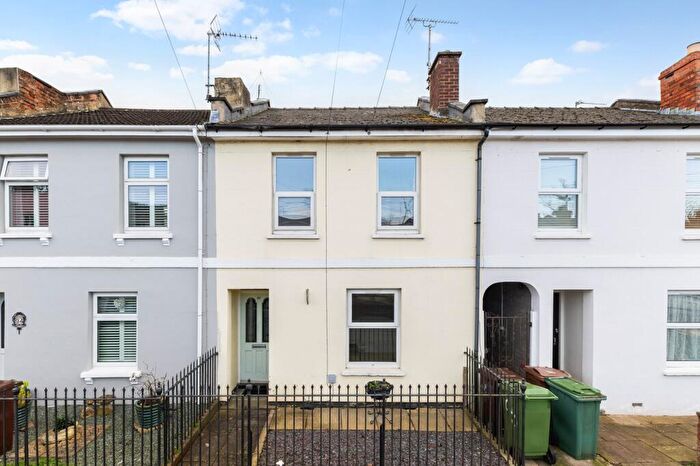 3 Bedroom Town House For Sale In Naunton Crescent, Leckhampton, Cheltenham, GL53