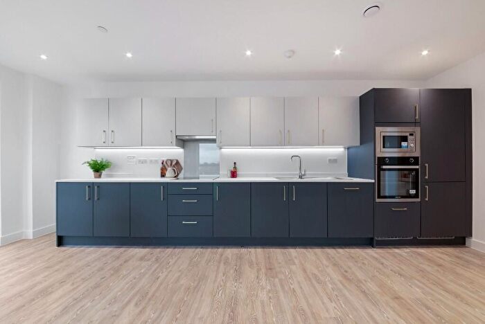 3 Bedroom Flat To Rent In Dukes Road, Walthamstow, E17