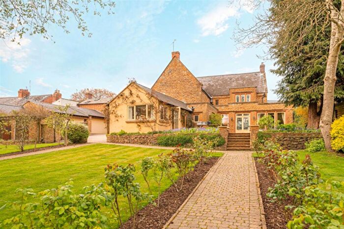 4 Bedroom Detached House For Sale In The Green, Braunston, Daventry, NN11