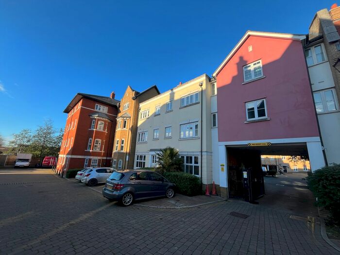 2 Bedroom Flat To Rent In Rochforte House, Rochford, SS4