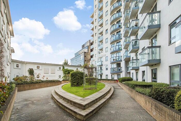 2 Bedroom Apartment To Rent In City Tower Limeharbour, E14