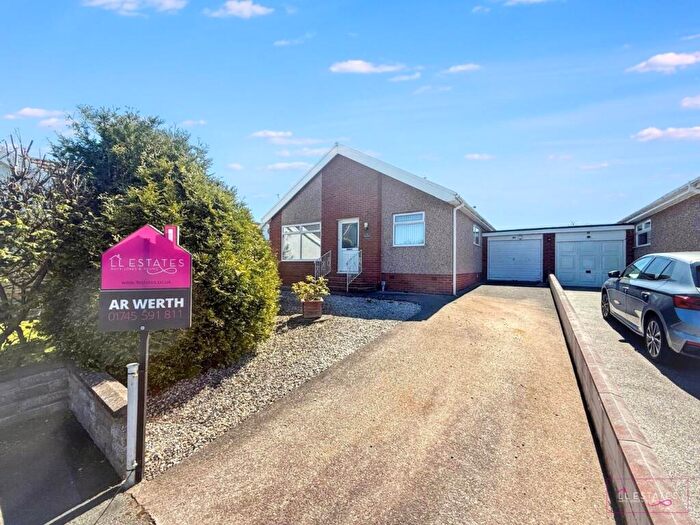 2 Bedroom Detached Bungalow For Sale In Ffordd Ffynnon, Rhuddlan, LL18