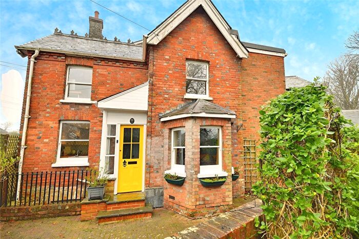 3 Bedroom Link Detached House For Sale In Lower Green Road, Pembury, Tunbridge Wells, Kent, TN2