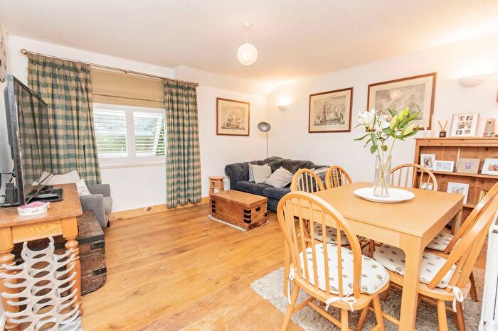 2 Bedroom Flat For Sale In Vale Road, Hawkhurst, Cranbrook, TN18