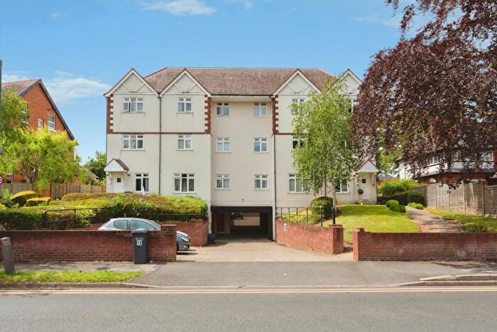 2 Bedroom Flat For Sale In Lyndon Road, Solihull, B92