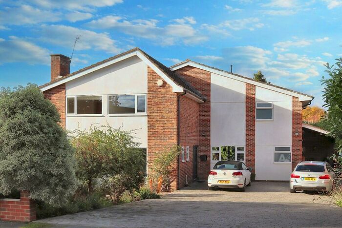 4 Bedroom Detached House To Rent In The Paddocks, Weybridge, Surrey, KT13
