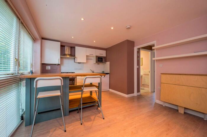 1 Bedroom Flat To Rent In Warren Road, Guildford, GU1