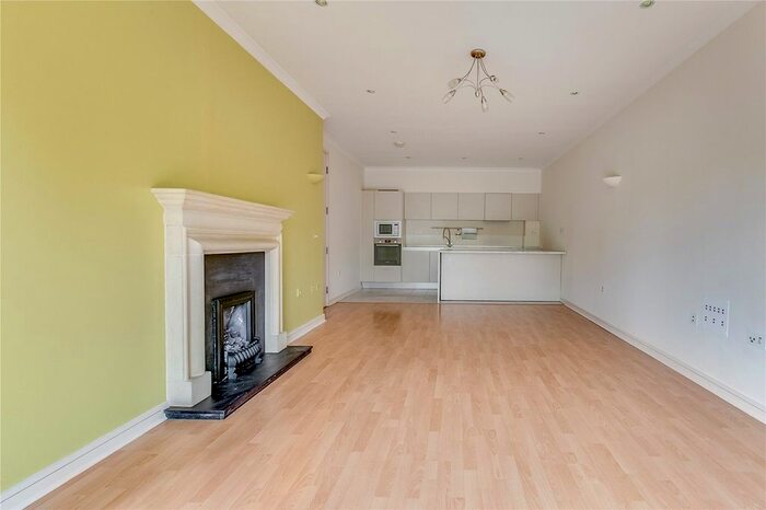 2 Bedroom Flat To Rent In Acqua House, Melliss Avenue, TW9