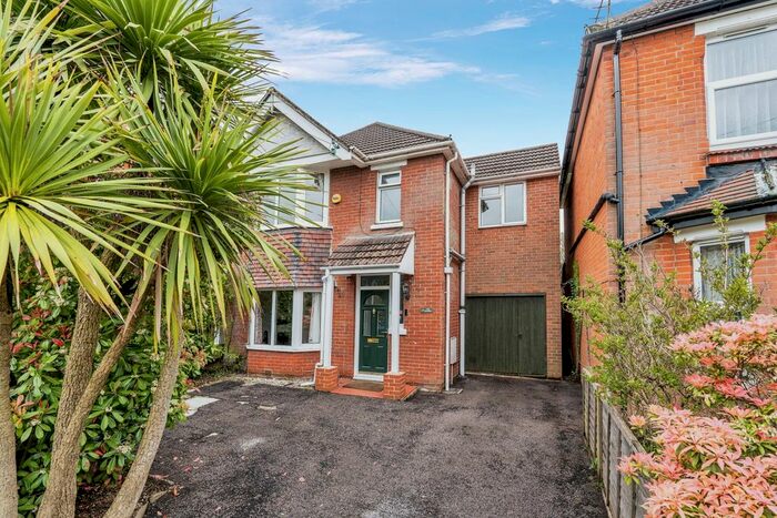 4 Bedroom Detached House To Rent In Channels Farm Road, Southampton, Hampshire, SO16