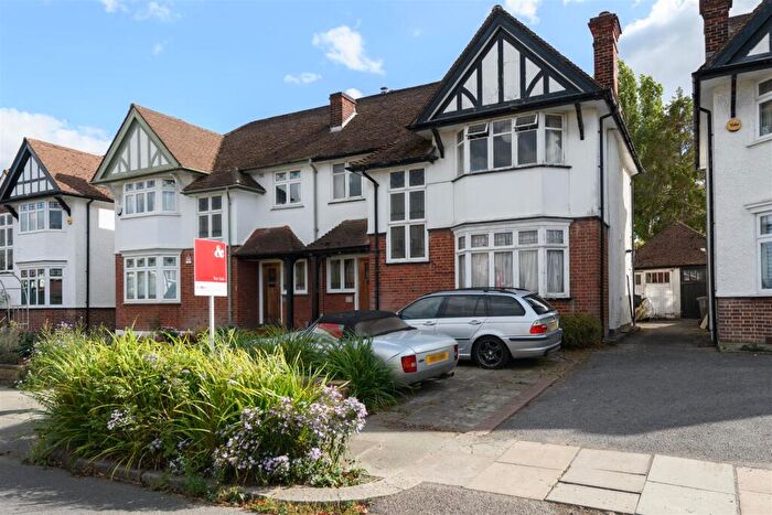 4 Bedroom Semi-Detached House For Sale In Wynchgate, London, N21