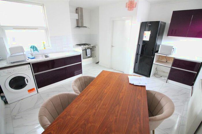3 Bedroom Flat To Rent In Lower Boston Road, London, W7