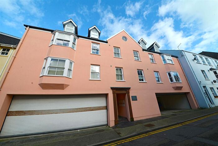 2 Bedroom Flat For Sale In Warren Street, Tenby, SA70