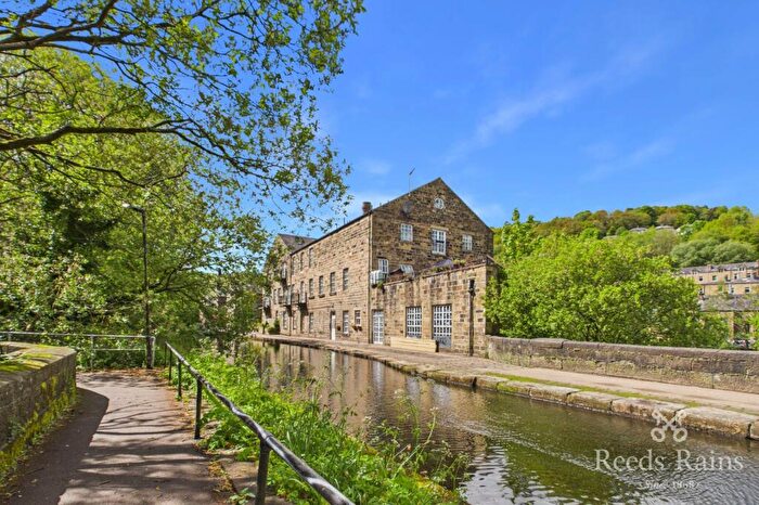 2 Bedroom Apartment For Sale In Hebble End, Hebden Bridge, West Yorkshire, HX7
