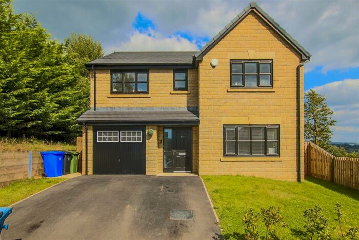 4 Bedroom Detached House To Rent In Oaklands Drive, Rawtenstall, BB4