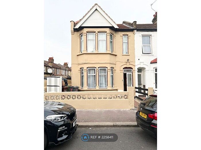 4 Bedroom End Of Terrace House To Rent In Cranborne Road, Barking, IG11