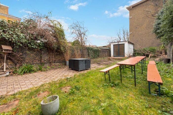 2 Bedroom Flat To Rent In Clapham Common South Side, London, SW4