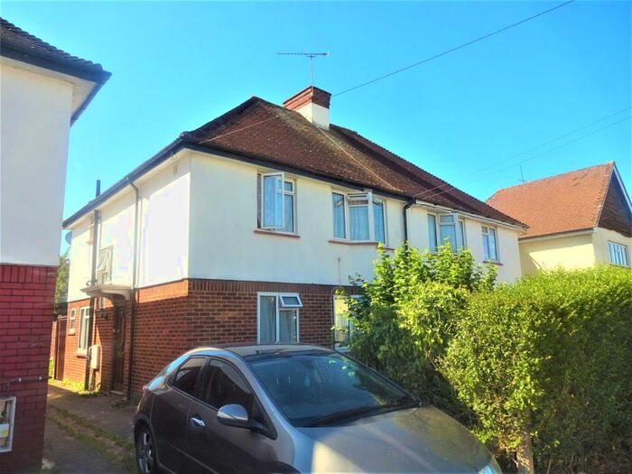 4 Bedroom Semi-Detached House To Rent In Viola Ave, Staines, TW19