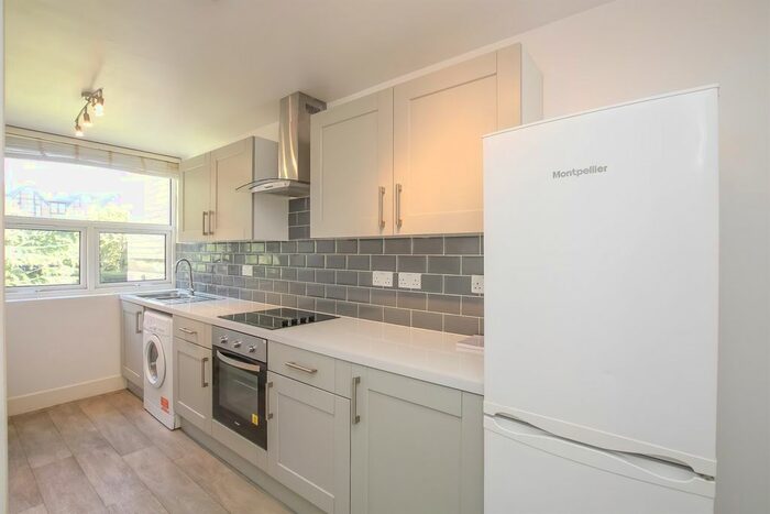 2 Bedroom Flat To Rent In Colman Court, Christchurch Avenue, North Finchley, N12