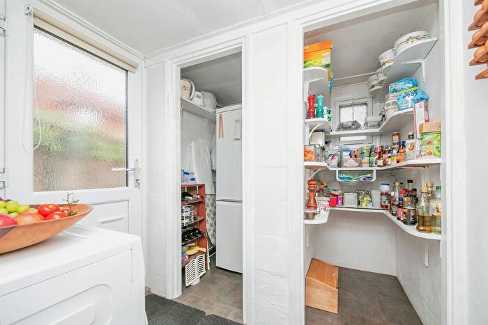 2 Bedroom Detached Bungalow For Sale In Kingston Road, Woodbridge, IP12