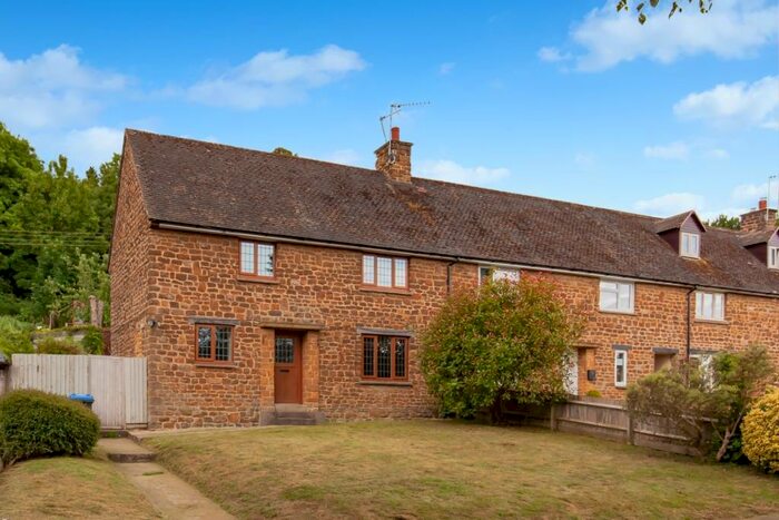 3 Bedroom Cottage To Rent In Court Close, Warmington, OX17