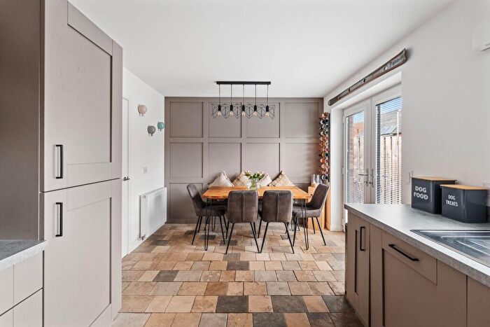 4 Bedroom Town House For Sale In Auldfield Gate, Pollokshaws, G43