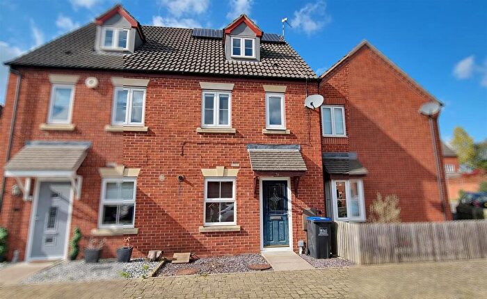 3 Bedroom Town House To Rent In Coriolanus Square, Warwick Gates, Warwick, CV34