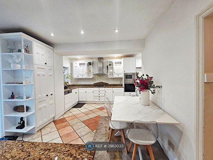 4 Bedroom Detached House To Rent In Chislehurst Road, Petts Wood, Orpington, BR5