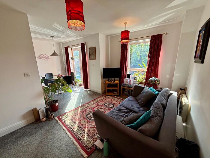 2 Bedroom Flat To Rent In Withington Road, Manchester, M16