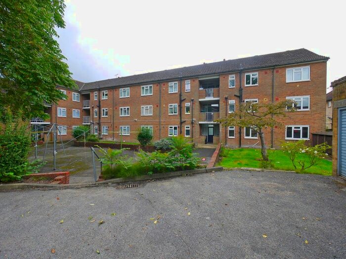 2 Bedroom Flat To Rent In Pinner Road, Northwood HA6