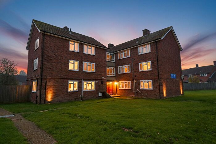 1 Bedroom Flat For Sale In Compton Crescent, Northolt, UB5