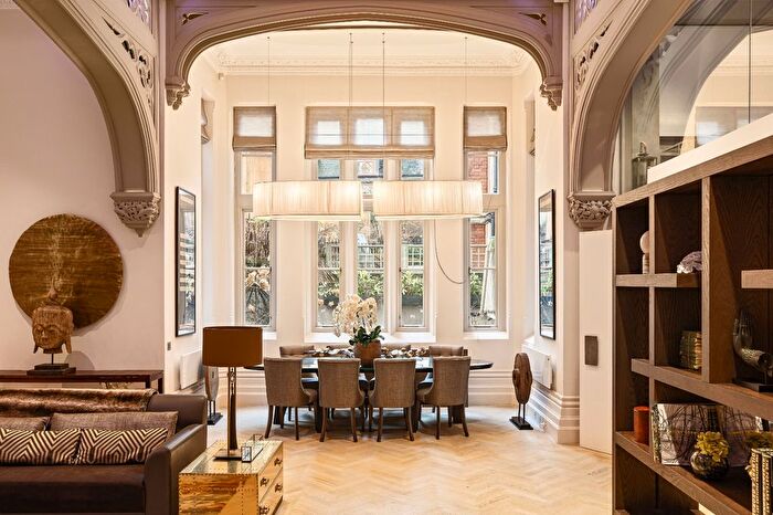 4 Bedroom Maisonette To Rent In Rose Square, Fulham Road, SW3