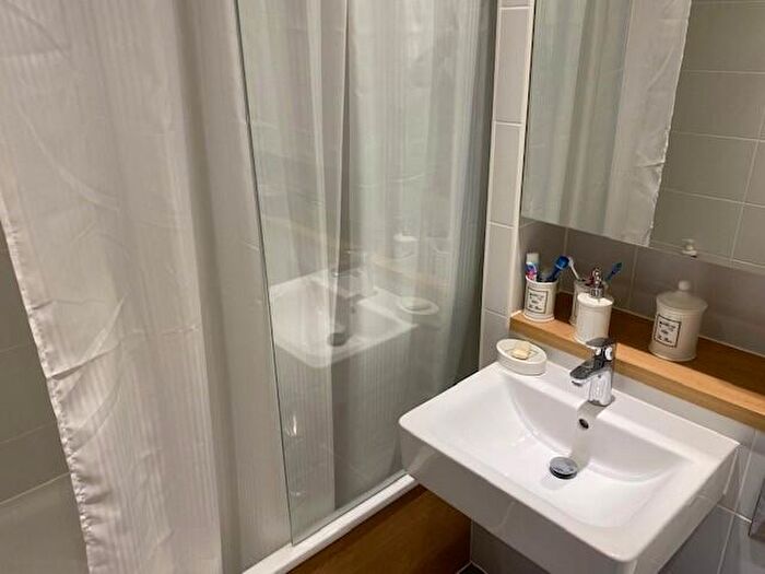 2 Bedroom Apartment To Rent In Alfred Street, Reading, Berkshire, RG1
