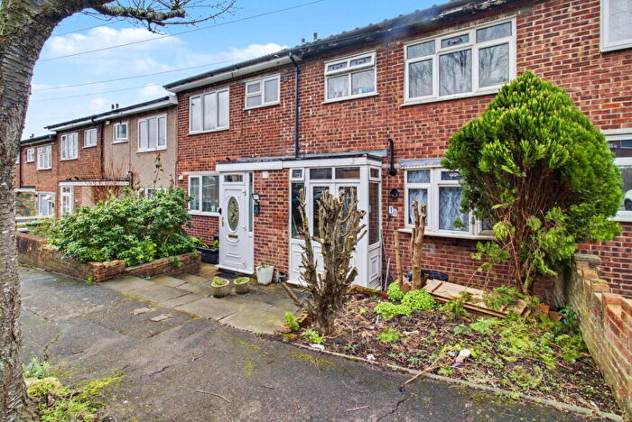 3 Bedroom Terraced House For Sale In Tansey Close, Romford, RM3