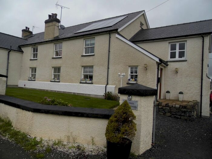 4 Bedroom Semi-Detached House To Rent In Pandy Tudor, Abergele, LL22